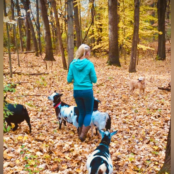 Meet your Posher, Andrea - Picture 3 of 4